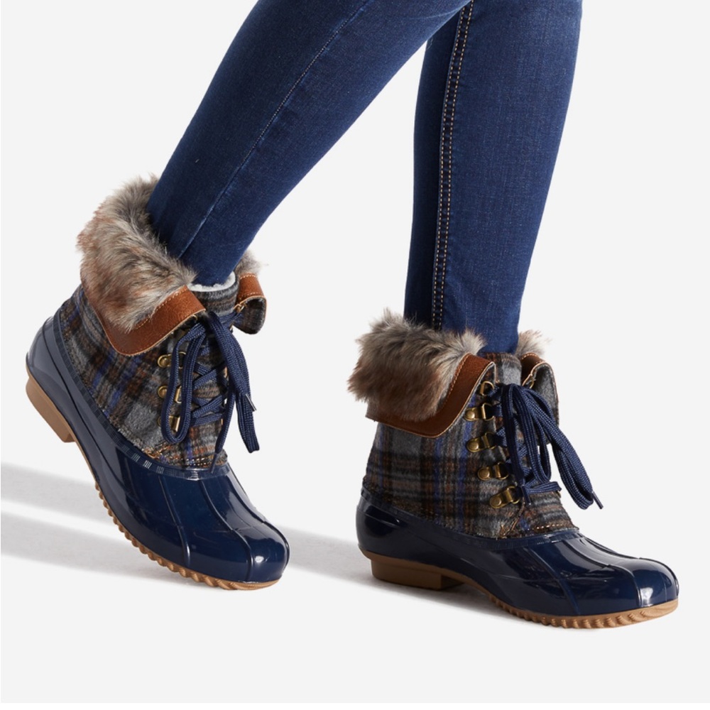 Ghita Faux-Fur Duck Boots Navy Plaid Size 8.5